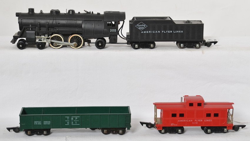 American Flyer Freight Set no. 521T: American Flyer postwar S gauge freight set no. 521T in set box, circa 1952 including; 300 Reading Lines 4-4-2 Atlantic loco and tender with original wrap, 631 Texas & Pacific gondola with individual O