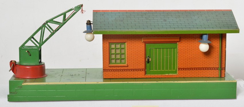Meccano Hornby Series freight baggage station O ga.: Meccano Hornby Series O gauge freight/baggage station with derrick, should clean and polish C6-7.