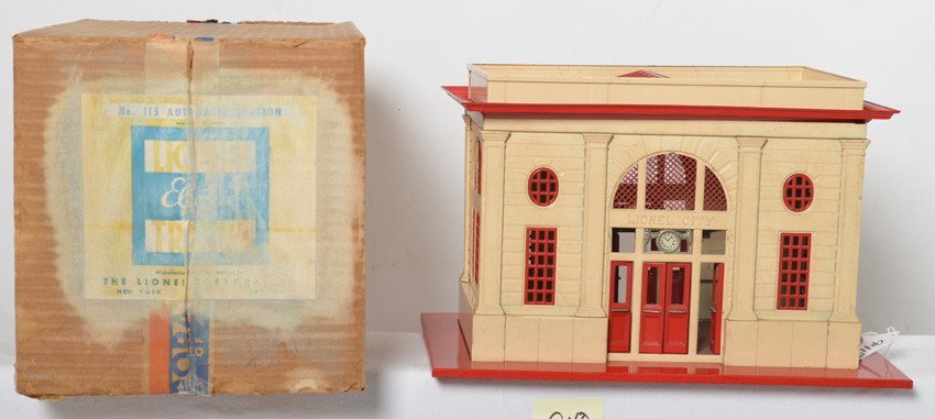 Lionel No. 115 station with automatic control in OB: Postwar Lionel O gauge 115 passenger station with automatic train control, should clean C7. Box has old tape residue around top flaps and faded but unopened label, C7-8 otherwise.