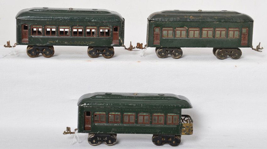 Lionel 610, 610, 612 green passenger cars: Prewar Lionel O gauge passenger cars, two 610 Pullman coaches, and a 612 observation, trains should clean C6.