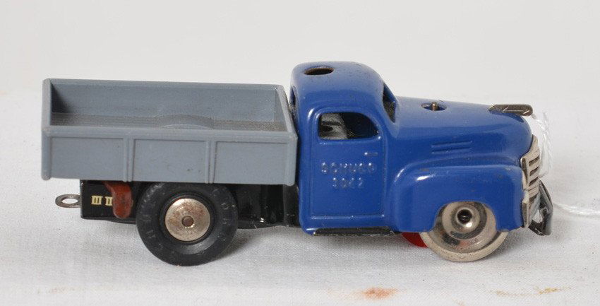 Schuco Varianto-Lasto 3042 U.S. Zone Germany: Postwar Schuco Varianto-Lasto 3042, C6-7. No key. 3010/4 Varianto control cable with new looking ends in wax envelope included.