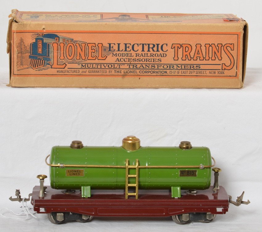 Lionel 815 tank in OB green tank maroon frame: Prewar Lionel 815 tank car in original box, green tank and maroon frame in original paint, C7-8. Tank and frame have been separated. Original box has missing inner coupler protection flap, missing loc