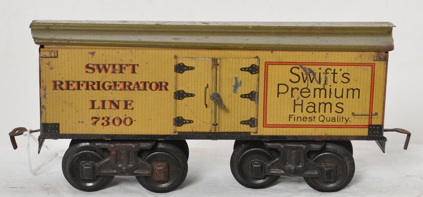 Bing SwiftÍs Premium Hams 7300 gauge 1 boxcar: Prewar Bing Miniature Railway System gauge 1, Swift Refrigerator Line 7300 SwiftÍs Premium Hams reefer, C6. One door handle is missing one knob and one dinged catwalk end.