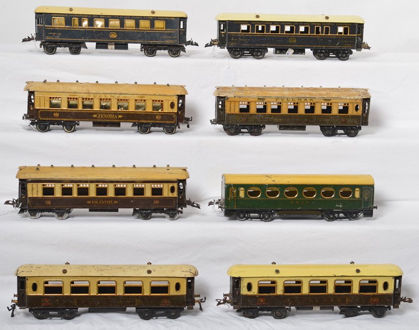 Eight Hornby Series O gauge passenger cars: Prewar Hornby Series O gauge passenger cars, two Pullman Iolanthe coaches, Zenobia Pullman, two Pullman cars, SNCF 1st and 2nd class coach, No. 2862 D Compagnie Internationale Des Wagons Lits Et Des G