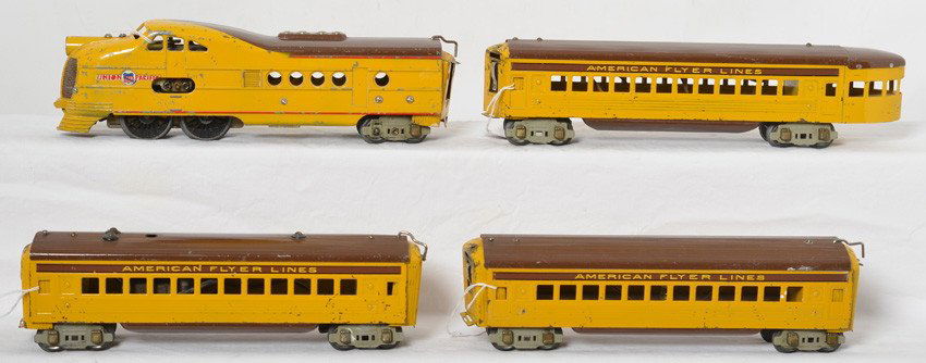 American Flyer O gauge Union Pacific streamline passeng: Prewar American Flyer O gauge Union Pacific diesel streamline passenger train with powered unit, coach with whistle, coach, and observation, C6.