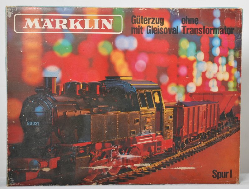 Marklin 5500 Spur/Gauge 1 goods train in OB: Modern era Marklin Spur 1/gauge 1 5500 Goods train with oval tracks without transformer in original box, C7-8. Box shows light wear.