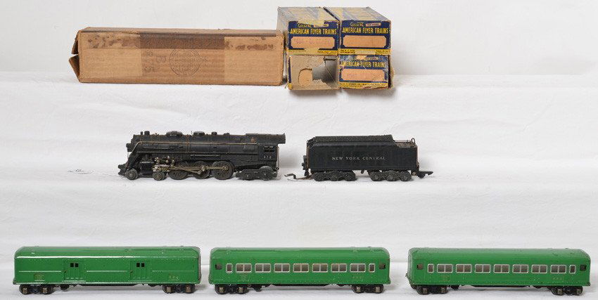 American Flyer 570, NYC, 494, 495, 495 w/boxes: Prewar American Flyer O gauge 570 diecast steam locomotive, unnumbered diecast New York Central tender, 494 baggage, and two 495 coaches. Trains look C6. Original American Flyer boxes included, some a