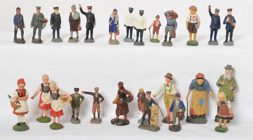 Elastolin village people, porters, ladies, men, etc.: Elastolin composition figures measuring approximately 57 mm tall to 115 mm tall. There are villagers, railroad figures, magazine rack with salesman, and other figures, 26 figures total. None appear ba