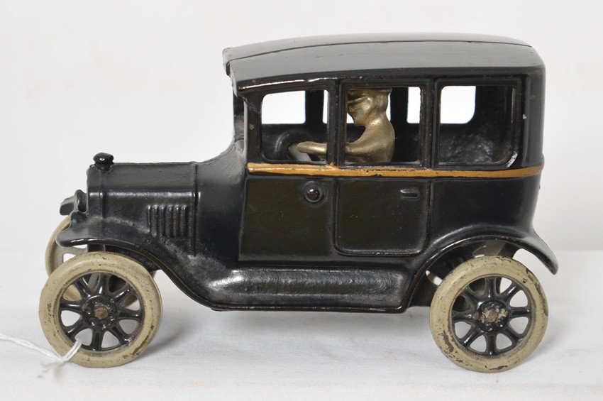 Arcade cast iron Model T 1921 very high grade: Cast iron Arcade Model T automobile with original driver. Car retains about 95+% original paint with no touchups. Car looks C8-9.
