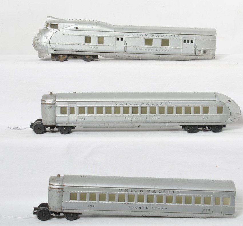 Lionel 752E City of Portland in Silver w//753 and 754: Prewar Lionel O gauge City of Portland in silver paint 752E powered unit, 753 coach, and 754 observation. 754 is missing a roof screw, 752 and 753 have tiny pin dings in roofs. Trains are clean and sh