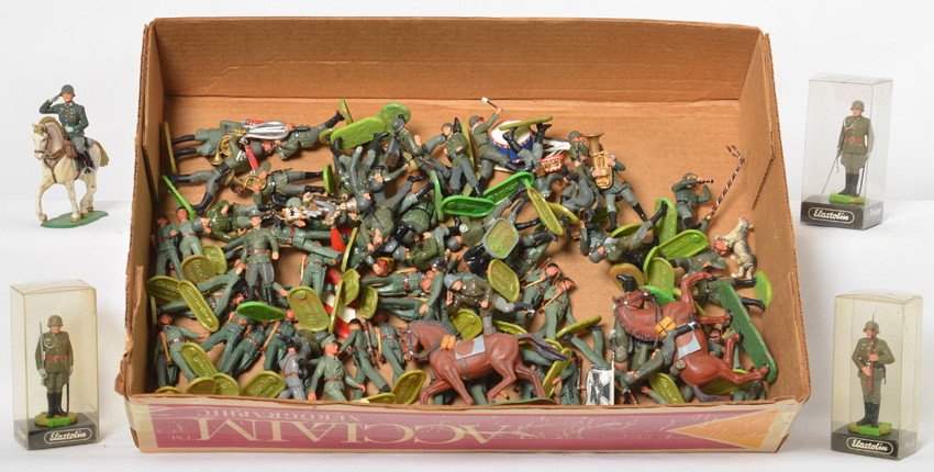 Modern era Elastolin German and Swiss soldiers/troops: Nice lot of modern era Elastolin German and Swiss soldiers/troops. Various poses, weapons, instruments, horseback mounted troops, soldier with Jingling Johnny, drivers, bivouac soldiers, officers, sol