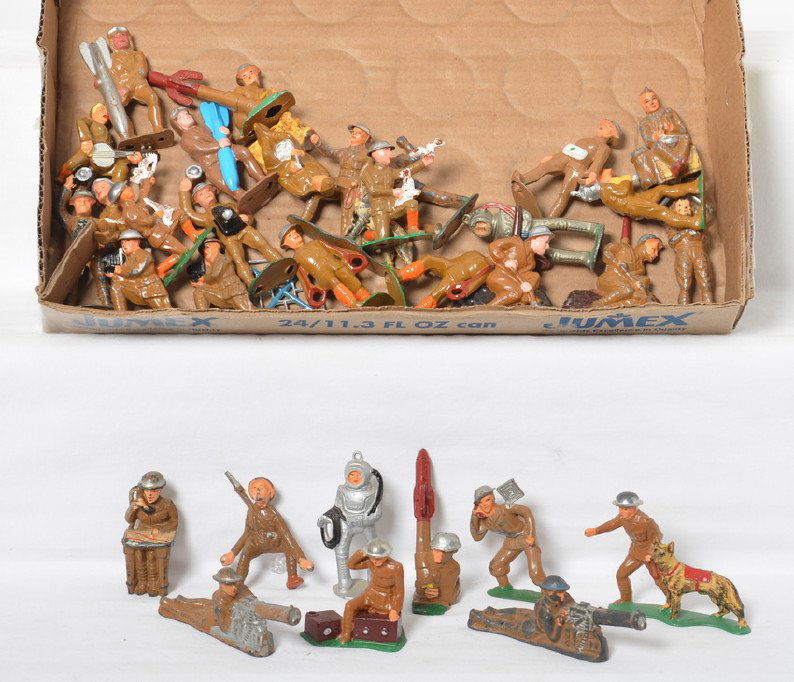 Barclay/Manoil hollow cast lead toy soldiers, divers,: Nice grouping of better Barclay, Manoil, and possibly others, hollow cast lead toy soldiers, Navy divers, airmen with bombs, artillery, soldier launching missile, machine gunner, soldiers digging foxh