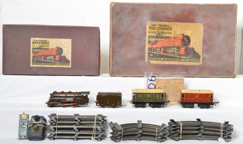 JEP streamline steam locomotive & tender, pass. set in: Postwar JEP O gauge streamline steam locomotive and passenger cars in unmarked set box. Steam loco and tender, baggage, and coach. Trains look C6 Curved and straight track and transformer included. Al