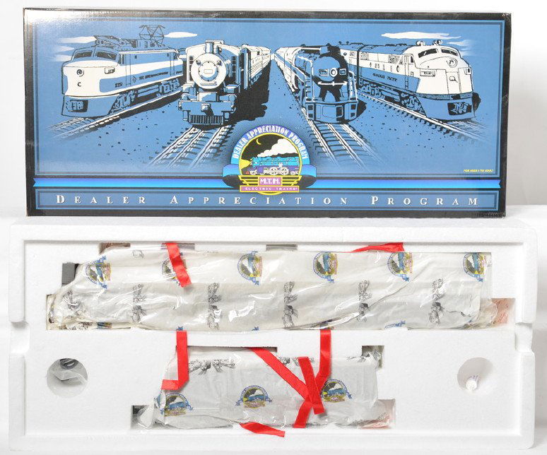 MTH DAP Union Pacific Big Boy with Proto: MTH modern O gauge Dealer Appreciation 20-80001a Union Pacific big boy in OB. Loco features Protosounds, Protosmoke, Protocoupler and much more. Loco is in OB and was lifted up for inspection but does