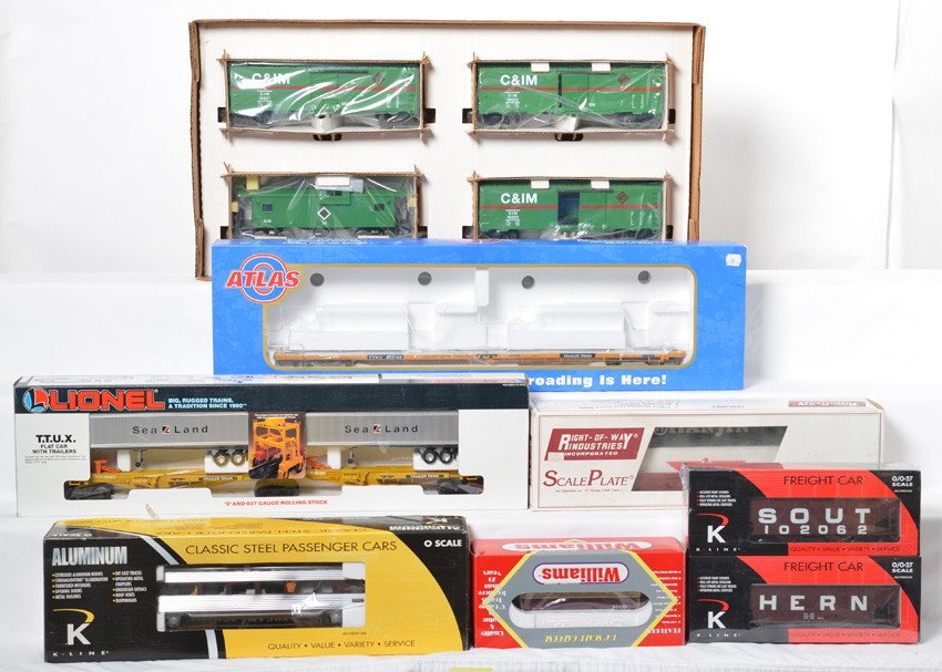 Mix of O gauge trains Atlas O TTUX, Lionel TTUX, ROW,: Mix of modern O gauge items. Includes Lionel 18556 C&IM freight pack, Atlas O 6975-8 Trailer Train flat, Lionel 16322 Sealand TTUX flat, K Line 621-2011 and 2012 Southern hopper pack, K Line 4680-2100