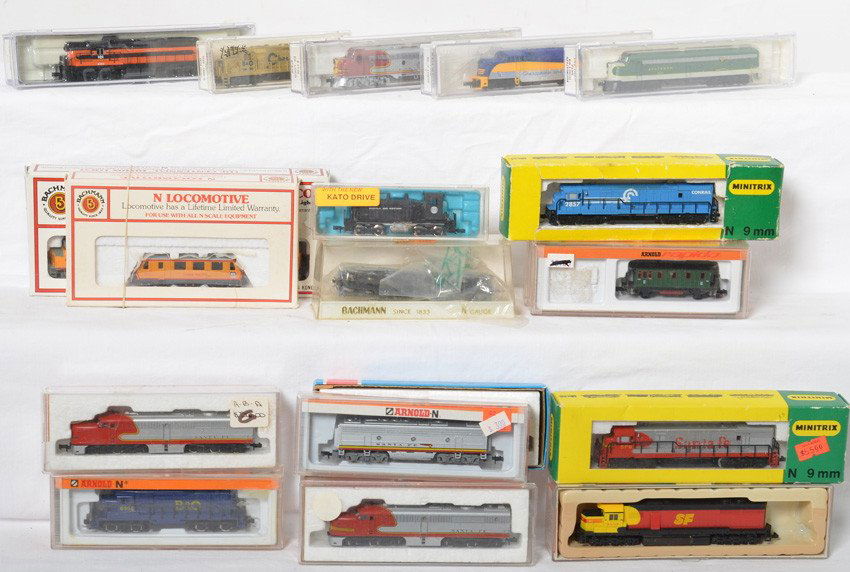 20 N scale diesel locomotives Santa Fe, B&O, etc: Modern N scale diesel locomotives in OBs. Twenty locomotives from Con-Cor, Minitrix, Bachmann, Life Like, etc. Baltimore and Ohio, Santa Fe , Union Pacific, etc. See photos for best description. Locos