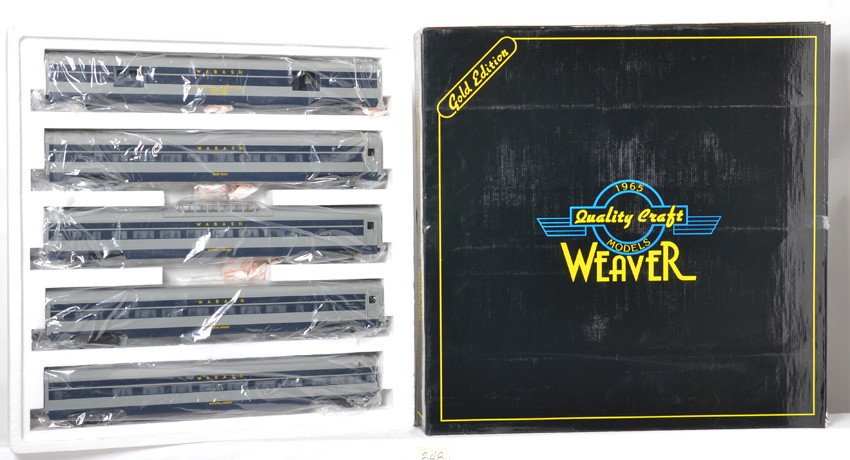 Weaver Wabash painted aluminum 5 car passenger set: Weaver modern O gauge scale aluminum five car passenger set in OB. Wabash painted set is C8-9 area with minor signs of run time. OB has some shelf wear