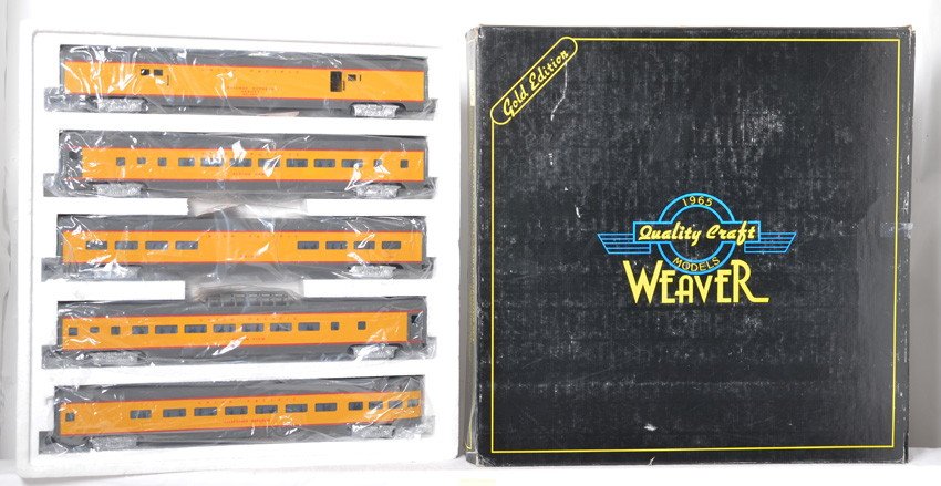 Weaver Union Pacific painted 5 car passenger set: Weaver modern O gauge scale aluminum five car passenger set in OB. Union Pacific painted set is C8+ area with minor signs of run time. OB has shelf wear.