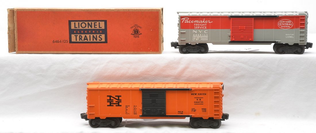 Lionel Postwar Boxcars 6464-125 6464-725: Lionel postwar 6464-125 New York Central Pacemaker type IIa boxcar in a worn OB, C8. Also included is a 6464-725 orange New Haven type IV boxcar with incorrect trucks, C7.
