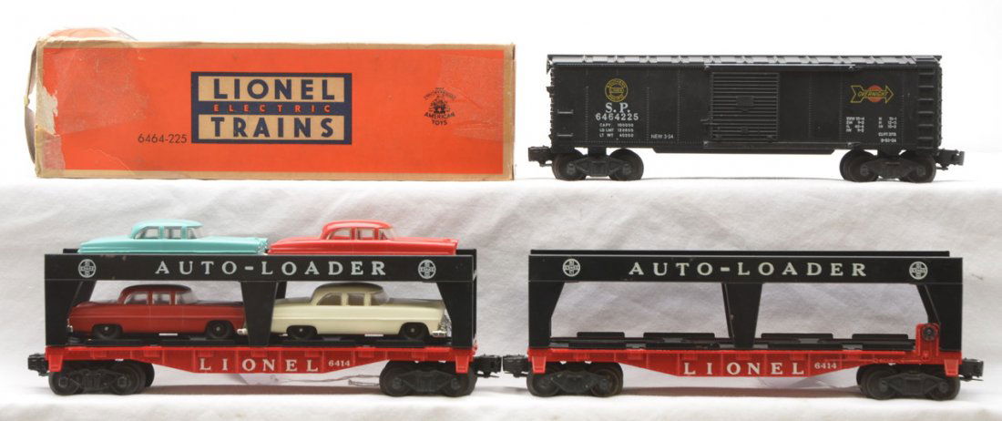 Lionel 6464-225 OB 6414 6414 Auto Loaders: Lionel postwar 6464-225 Southern Pacific type IIa boxcar in a worn OB and two 6414 Evans Auto Loaders, one missing all autos and one with two red cars, a white car and a turquoise car. The auto loader