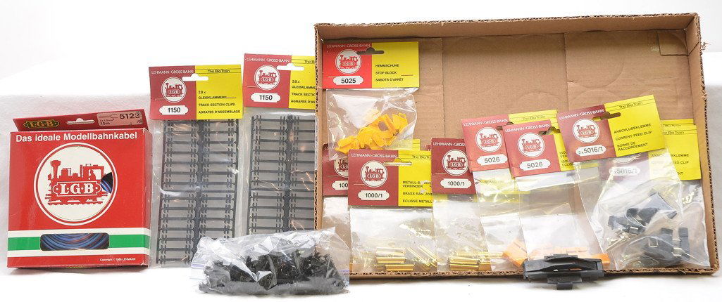 LGB 5123 2-1150 3-5016/1 2-5026 4-1000/1 5025: LGB G scale 1052 permanent uncoupler, 5123 wire, two 1150 track section clips, three 5016/1 current feed clip, two 5026 isolating rail joiners, four 1000/1 brass rail joiners and 5025 stop block all f