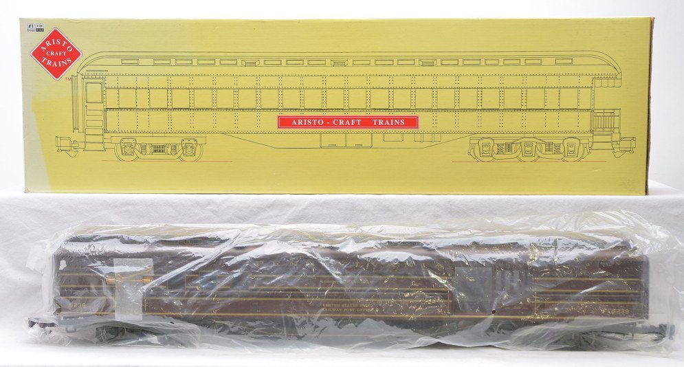 Aristo Craft Heavyweight ART-31601 PRR LN OB: Aristo Craft Trains 1 gauge 1/29 scale heavyweight ART-31601 Pennsylvania coach in OB, C8.