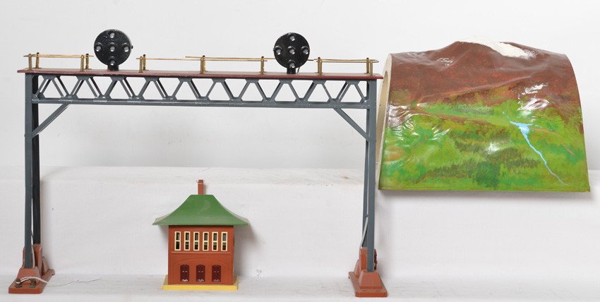 Lionel 440, illuminated building, and tunnel: Prewar Lionel standard and O gauge accessories, 440 signal bridge, small illuminated building, and non-illuminated tin tunnel. Items have been repainted to look C6-7.