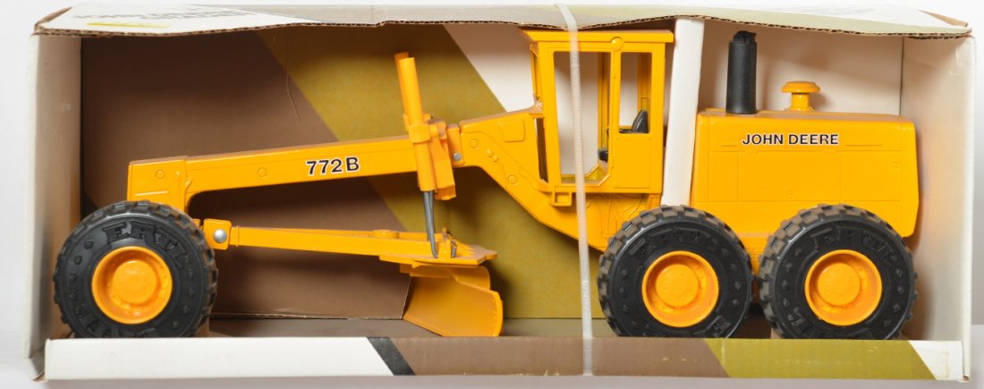 Ertl 1/16th John Deere 772B Grader, 511-10CO 0744: Ertl 1/16th scale John Deere 772B Grader Part No. 511-10CO 0744 in original carton/box C9-10. Box shows light storage/display wear.