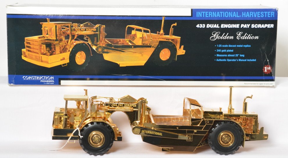 First Gear Construction Pioneers 49-0110 Golden Edition: First Gear Construction Pioneers 49-0110 Golden Edition 1:25th scale diecast International Harvester 433 dual engine pay scraper in original box, displayed C9-10. Box has some tears to flap corners, s