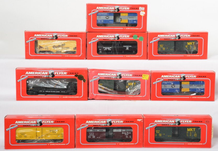 10 American Flyer freight cars NKP, MP, Army, Domino,: American Flyer modern S gauge freight cars in OBs. Ten cars include 49009 American Flyer flat with derrick, 48320 Nickel Plate boxcar, two 48310 MKT boxcars one water damaged box, 48404 Army flat with