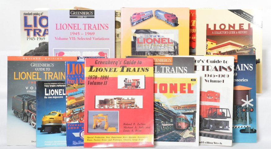 13 books on Lionel collecting, GreenbergÍs, etc: Books related to O gauge collecting. Thirteen books include Postwar F3Ís by Algozzini, GreenbergÍs Guide to Lionel Standard and 2 7/8 by Greenberg, Lionel a Century of Timeless Toy Trains by Ponzol,
