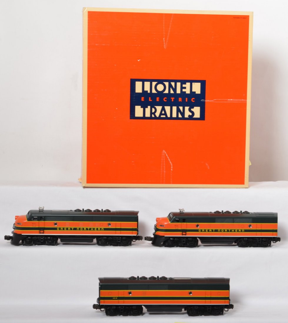 Lionel Great Northern F-3 A-B-A 11724: Lionel modern O Gauge 11724 Great Northern F-3 A-B-A diesel units in OB. Locos are C8 with run time. Locos feature Railsounds in the dummy A. One pickup roller arm has some very light spots of rust. S