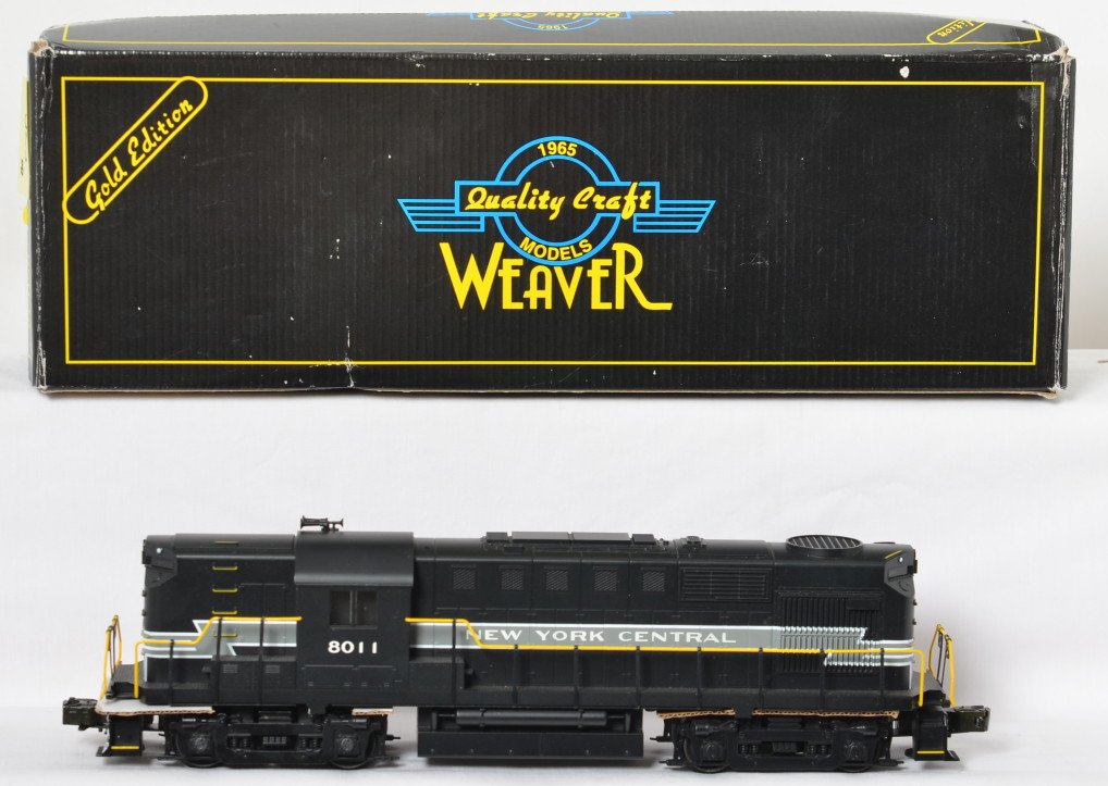 Weaver NYC RS-11 diesel locomotive: Weaver modern O gauge New York Central 8011 New York Central RS-11 / RSD-12 diesel locomotive in OB. Loco features sound. Loco is C8 with run time. OB is worn and is missing all original inner packing