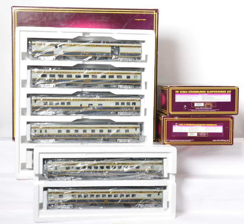 MTH B&O 9 car streamlined passenger set: MTH modern O gauge B&O nine car passenger set in OBs. Includes 20-6565 five car set, 20-66045 sleeper/ diner and 20-6665 diner / sleeper add on. Cars are C8 with run time. OBs have some corner and edg
