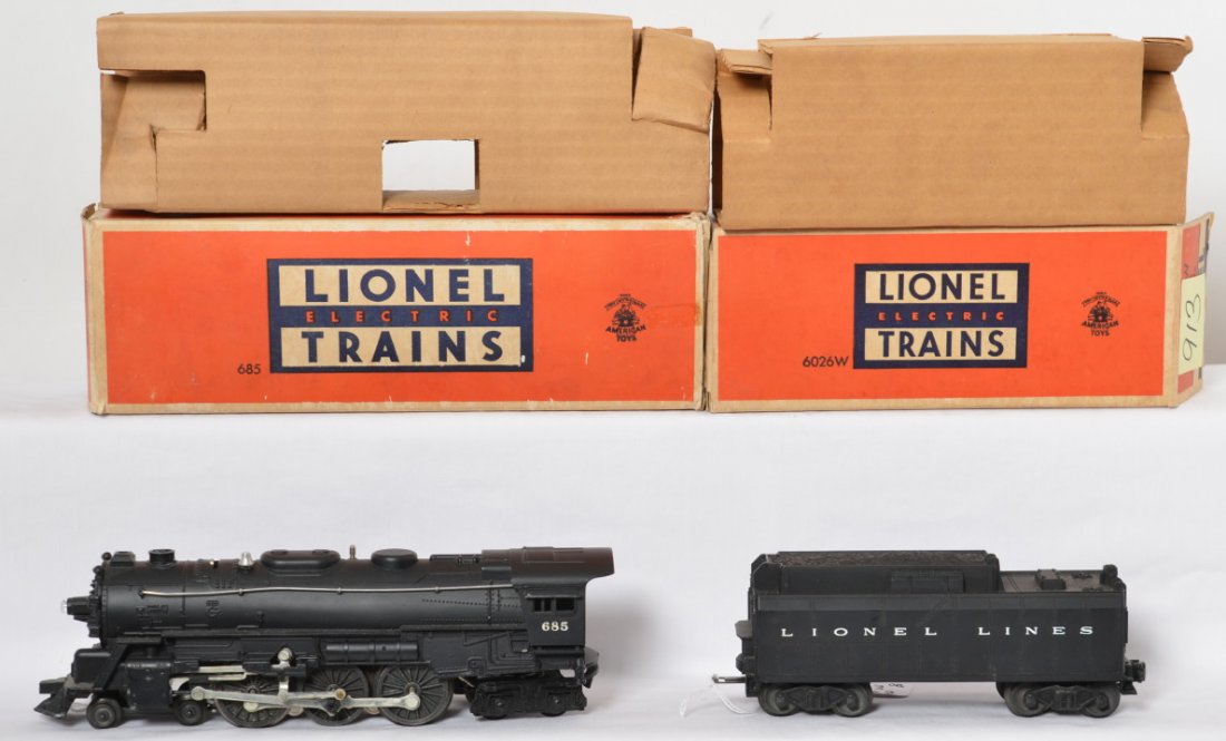 Lionel 685 steam locomotive w/6026W tender in OB: Postwar Lionel O gauge 685 steam locomotive with smoke chamber and 6026 tender with whistle, in original boxes. Loco looks C7+, tender looks C8-9. Loco box has torn and detached end flap, tender box i