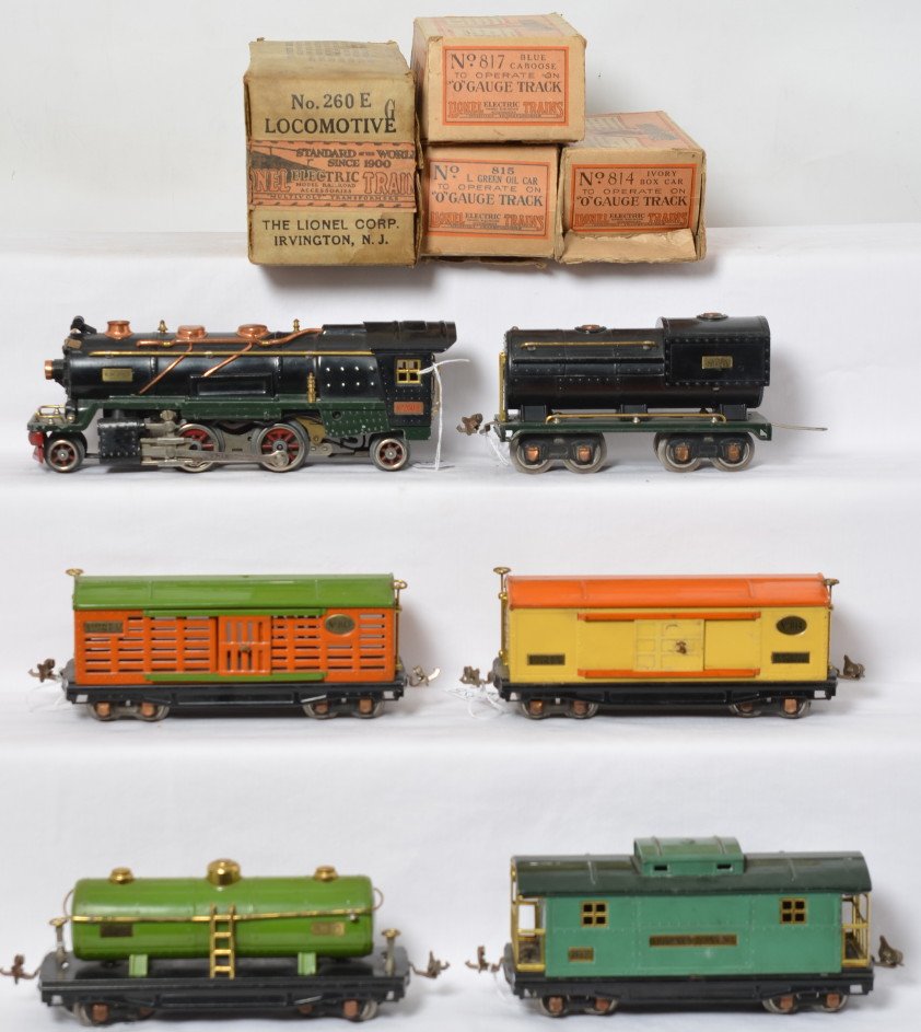 Lionel prewar 260E, 260T, 813, 814, 815, 817: Lionel prewar O gauge set including a 260E loco with 260T tender, 813 stock car, 814 boxcar, 815 tank car and 817 caboose. Mixed trim on loco and tender, brass trim on the cars with all copper journal