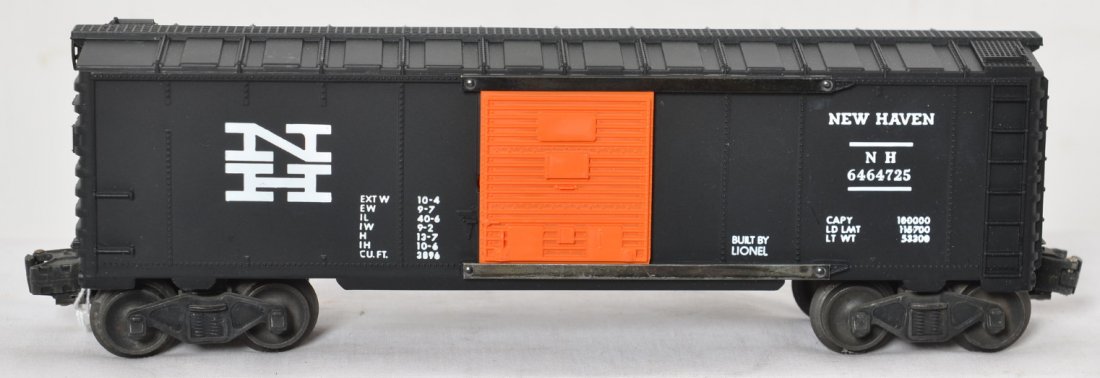 High grade Lionel BLACK 6464-725 NH boxcar: Unusual Lionel postwar O gauge 6464-725 New Haven boxcar. This is the Black version, not the more common orange version. Great lettering. Outstanding C8-9.