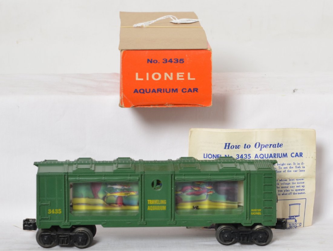 Lionel 3435 operating aquarium car, OB: Lionel postwar O gauge 3435 operating aquarium car, yellow rubber stamp variation. A few very, very minor nicks on ladders and raised areas so C7. OB is complete, light corner wear, nice box. Includes