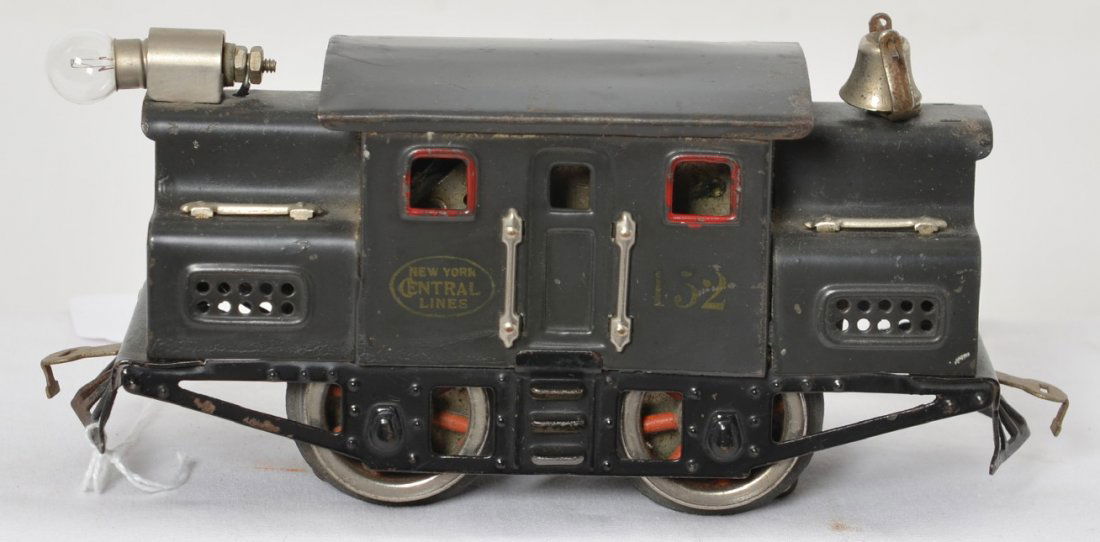 Lionel 152 gray center cab electric locomotive: Prewar Lionel O gauge 152 New York Central Lines gray center cab electric locomotive, C6.