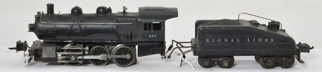Lionel No. 203 switcher w/2201T tender: Prewar Lionel O gauge No. 203 steam switcher with 2201T tender with backup light, C6. Loco has slightly bent cab corners.
