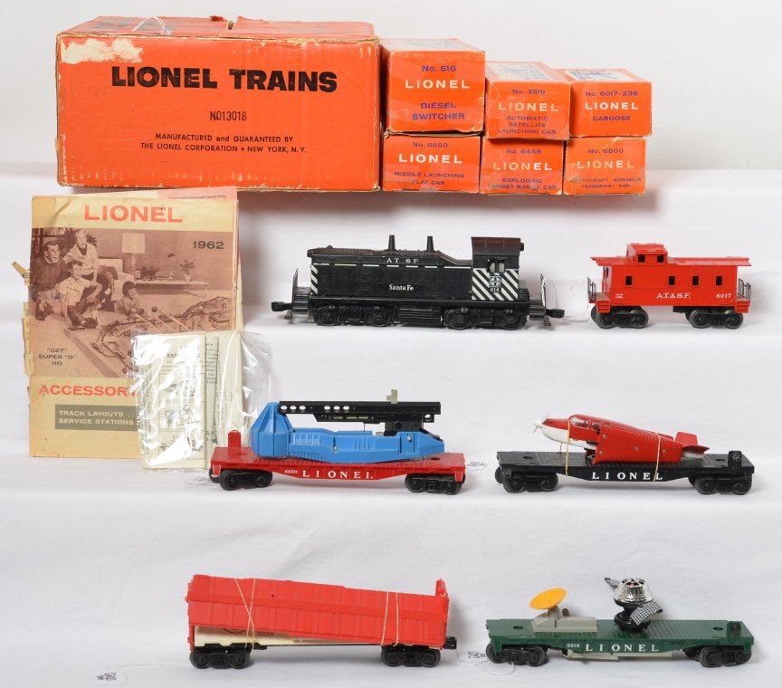 Lionel boxed 13018 postwar set, 6500 airplane OB: Lionel postwar O gauge boxed set 13018 with a complete set box that does have some edge wear. Includes 616 ATSF, 6650 missile launch car with partial rocket, 3519 satellite launch car with original lo
