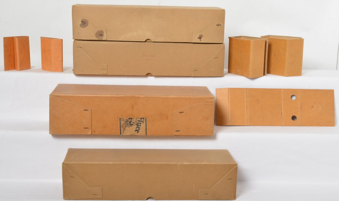 American Flyer WG 4019, 4040, 4041, 4042 Maroon: Prewar American Flyer wide gauge original boxes in C8-9, fine looking shape. 4019, 4040, 4041, and 4042 all marked for MAROON. Loco and 4042 have some nice original tape. Loco box has inserts.