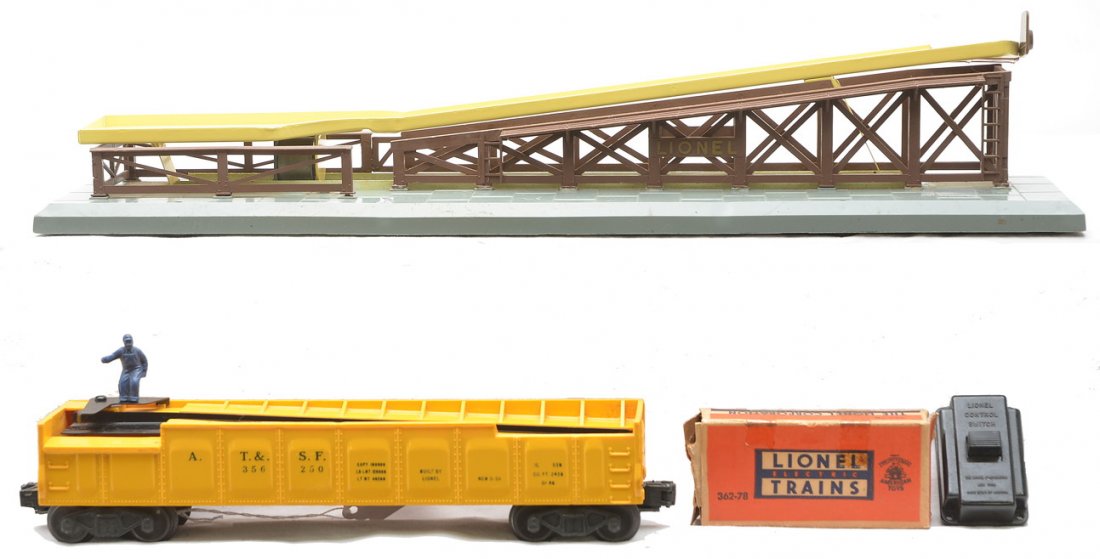 Lionel 362 Barrel Loader 3562-50 AT&SF Barrel Car: Lionel postwar 362 barrel loader and a 3562-50 yellow A.T.&S.F. operating barrel car with an individual box of 362-78 six barrels and a 364C controller, C7.