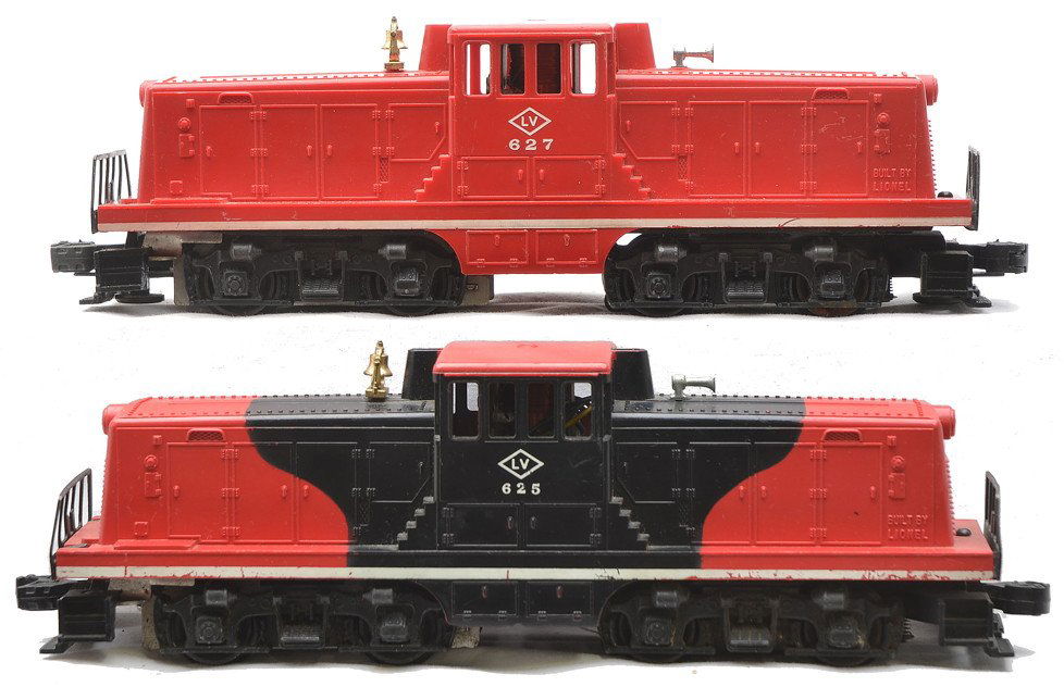 Lionel 625 LV 627 LV GE 44-Ton Switchers: Lionel postwar 625 Lehigh Valley GE 44-ton switcher and a 627 Lehigh Valley GE 44-ton switcher, C6-7.