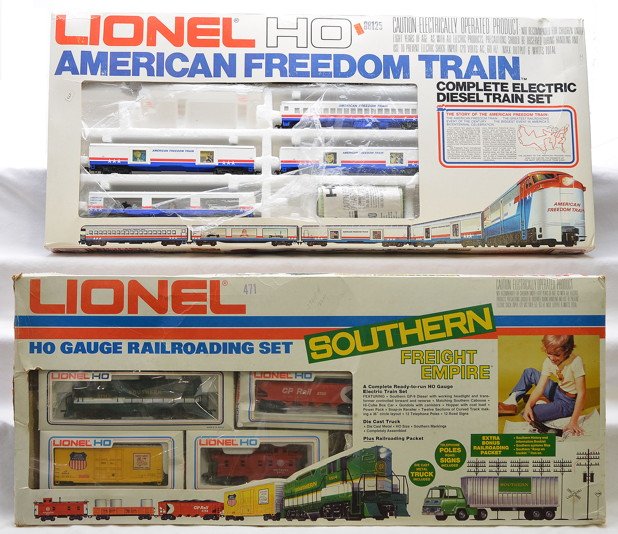 Lionel HO 2587 Am Freedom 2781 Southern Sets: Lionel HO scale 2587 American Freedom passenger set in OB. The set is missing the Alco engine. Also included is a Lionel HO 2781 Southern Freight Empire in individual OBs and set box. The sets have ne