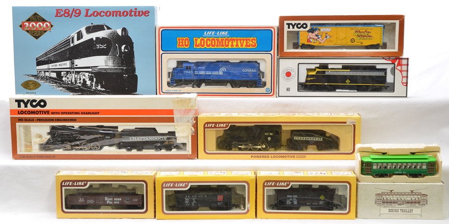 Life-Like HO 8194 08364 8391 8514 8446 8510 OBs: Life-Like HO scale 8194 Proto 2000 series E8/9 loco, 08364 GP38-2 Conrail, 8391 steam loco with Pennsylvania slope-back tender, 8514 Erie covered hopper, 8446 Southern Pacific gondola and an 8510 Read