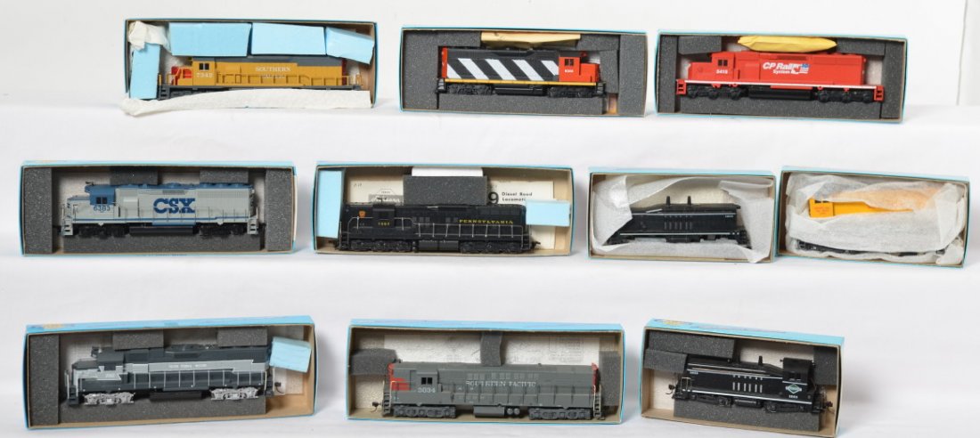 10 Athearn HO locomotives Southern Pacific, CN, PRR,: Athearn modern HO diesel locomotives in OBs. All ten are powered. Boxes incorrect. Trains are C7 to C9. See photos for best description. Some road names include Southern Pacific, TP&W, Canadian Nation
