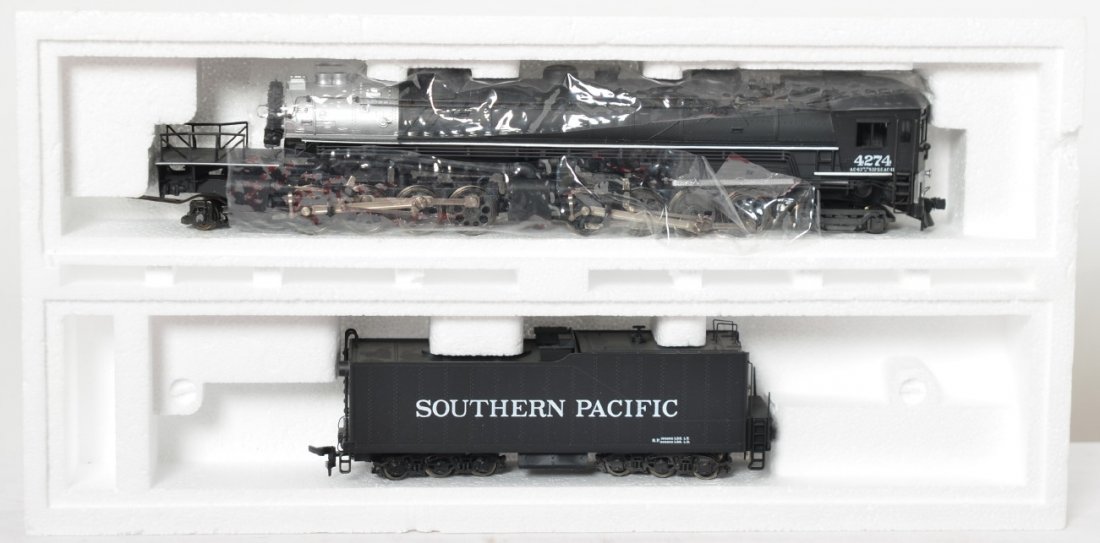 Rivarossi Southern Pacific cab forward steam locomotive: Rivarossi modern HO 5424 Southern Pacific Cab Forward steam locomotive in OB. Loco is C8 with run time. OB has some light corner and edge wear.