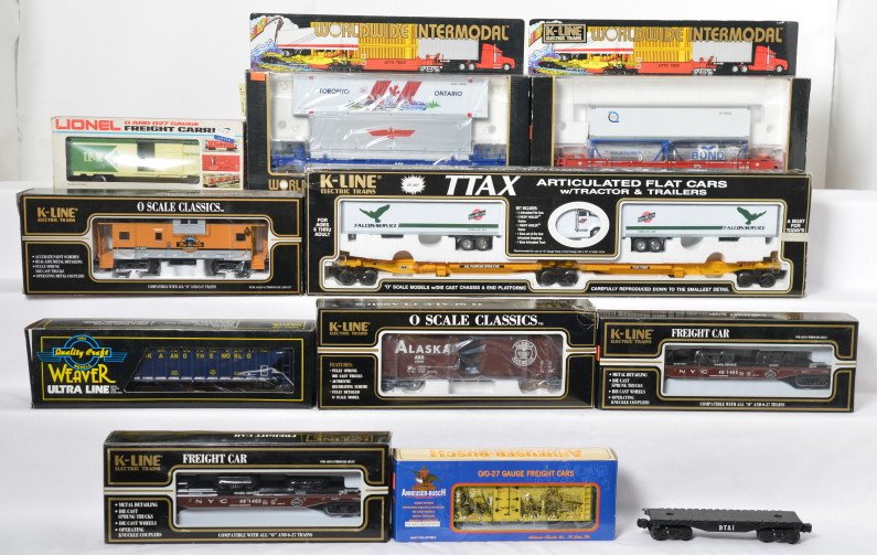 11 K Line, Lionel and Weaver cars TTX, Husky Stack,: Modern O gauge freight cars from K Line, Weaver and Lionel. K Line items include 77025 Chicago and Northwestern TTAX set, 7752 APL DDTX set, 7755 FEC DDTX set, two 691-1751 New York Central flats, 613
