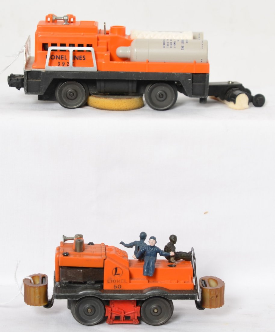 Lionel No. 50 gang car and No. 3927 track cleaner: Postwar Lionel O gauge 50 gang car with faded bumpers C6 and 3927 track cleaning car C7. 50 is missing levers.
